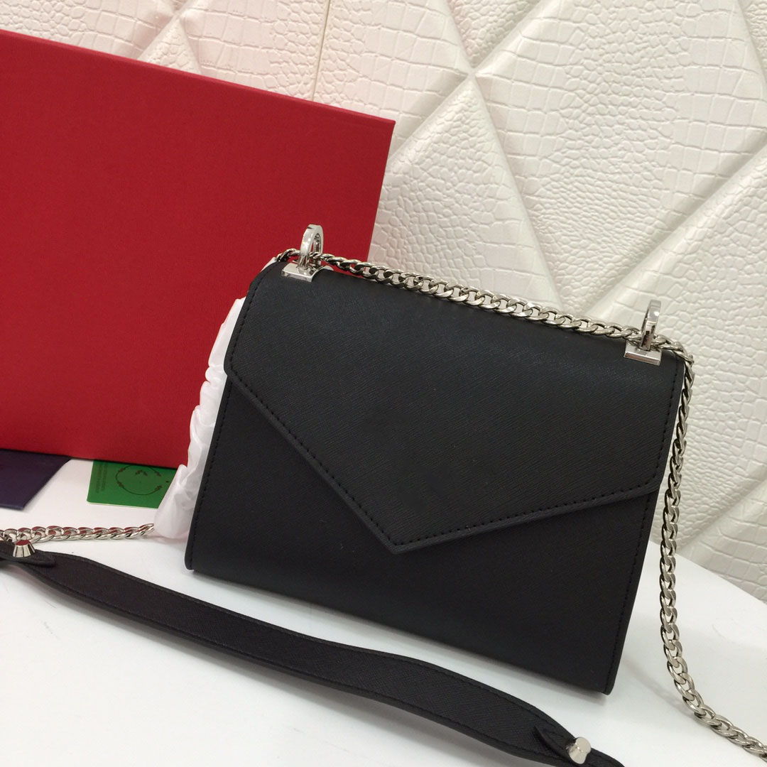 2021 Shoulders bags Luxury designer handbag Leather material diagonal bag retro natural trends Evening gift sack, Box
2021 Shoulders bags Luxury designer handbag Leather material diagonal bag retro natural trends Evening gift sack, Box