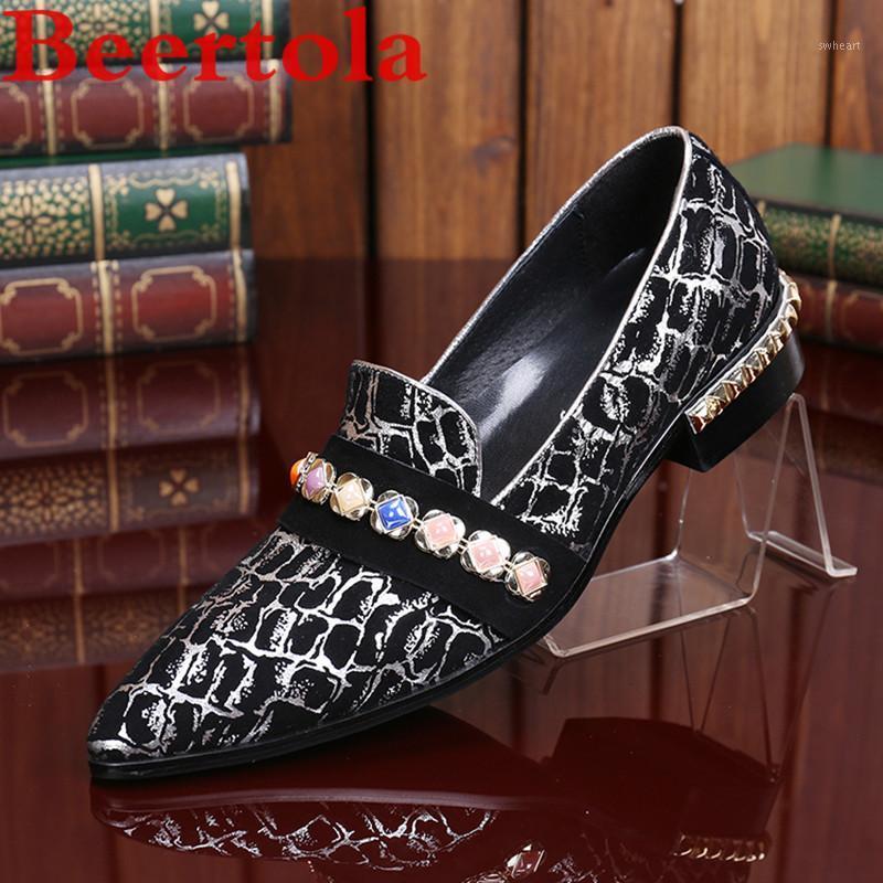 New Genuine Leather Men's Flats Shoes Pointed Toe Stones Pattern Print Colorful Beads Rivets Male Brogue Shoes Chaussures Hommes1, As pic
New Genuine Leather Men's Flats Shoes Pointed Toe Stones Pattern Print Colorful Beads Rivets Male Brogue Shoes Chaussures Hommes1, As pic