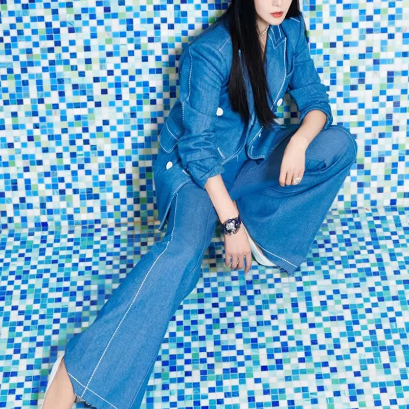 2021 New Autumn Style with Long-sleeve Low-cut Cut Fine Women's Trousers Denim Suit of Two High Quality Pieces Bwq3, Royal blue. 
2021 New Autumn Style with Long-sleeve Low-cut Cut Fine Women's Trousers Denim Suit of Two High Quality Pieces Bwq3, Royal blue.