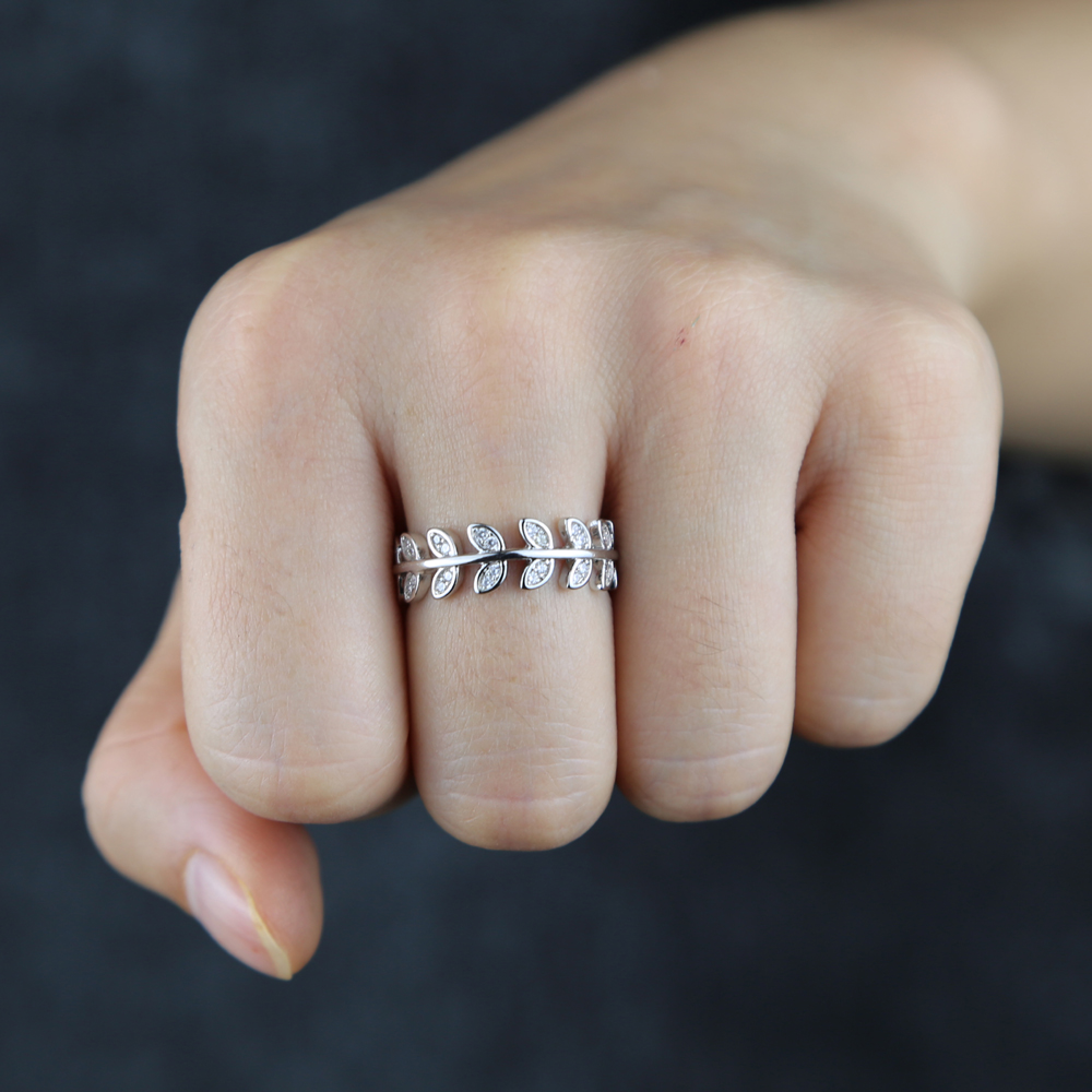 2024 High Quality Women Leaf Wedding Ring with Cz Paved Gold Silver Color Filigree Hollow Jewelry for Party Birthday Ring Jewelry