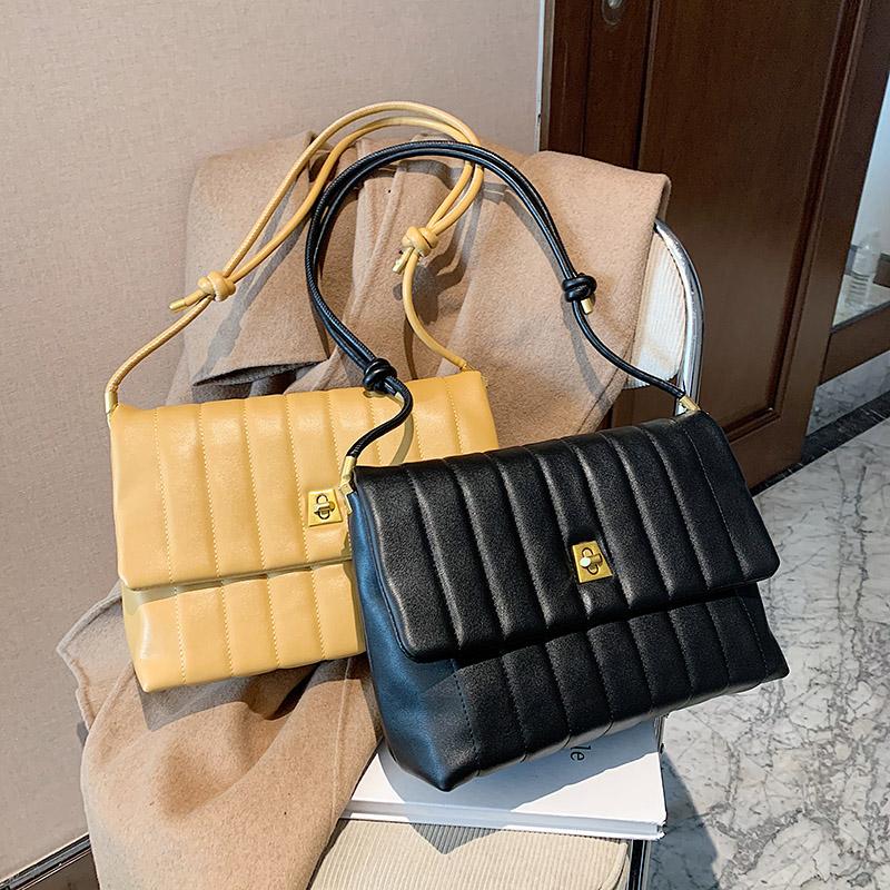Fashion Lattice Car Stitching Female Bag 2021 Big Capacity PU Leather Travel Crossbody Bag, Black
Fashion Lattice Car Stitching Female Bag 2021 Big Capacity PU Leather Travel Crossbody Bag, Black
