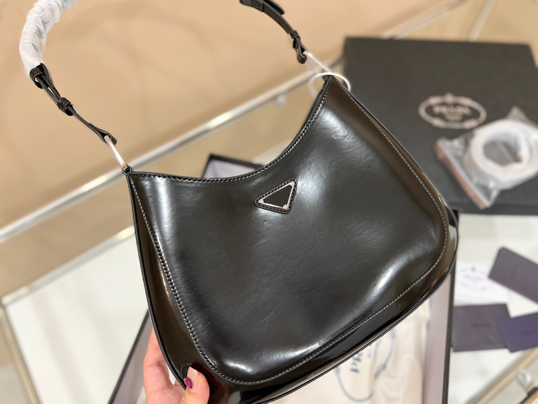 High Quality Ladies Classic Patent Leather Underarm Bag One Shoulder Portable Fashion Lightweight Versatile Fashion Design, #1
High Quality Ladies Classic Patent Leather Underarm Bag One Shoulder Portable Fashion Lightweight Versatile Fashion Design, #1