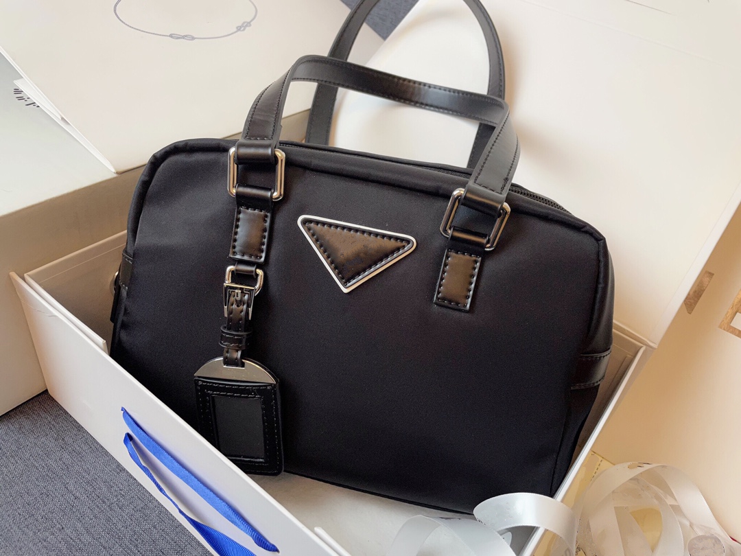 Triangular Nylon Boston Tote Underarm Bag Body Size Just Right Classic Lock Head Design Large Very Bright Spot Is Asuitable for All Styles
Triangular Nylon Boston Tote Underarm Bag Body Size Just Right Classic Lock Head Design Large Very Bright Spot Is Asuitable for All Styles