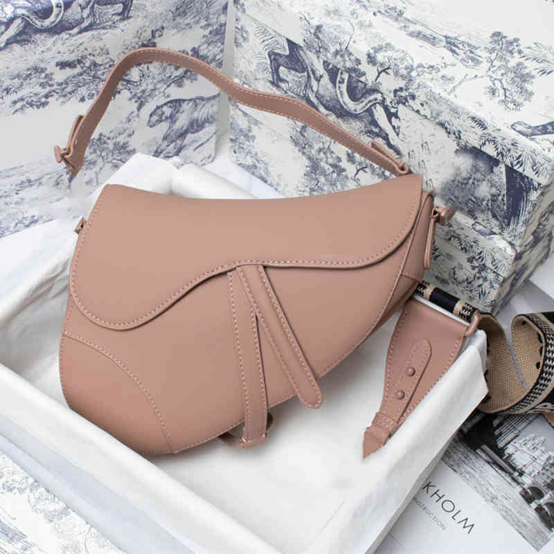 Brand Bags matte black saddle bag saddlebags Women Tote Letter Embossing HandbagBright light Genuine Leather S, Blue(letter strap)
Brand Bags matte black saddle bag saddlebags Women Tote Letter Embossing HandbagBright light Genuine Leather S, Blue(letter strap)
