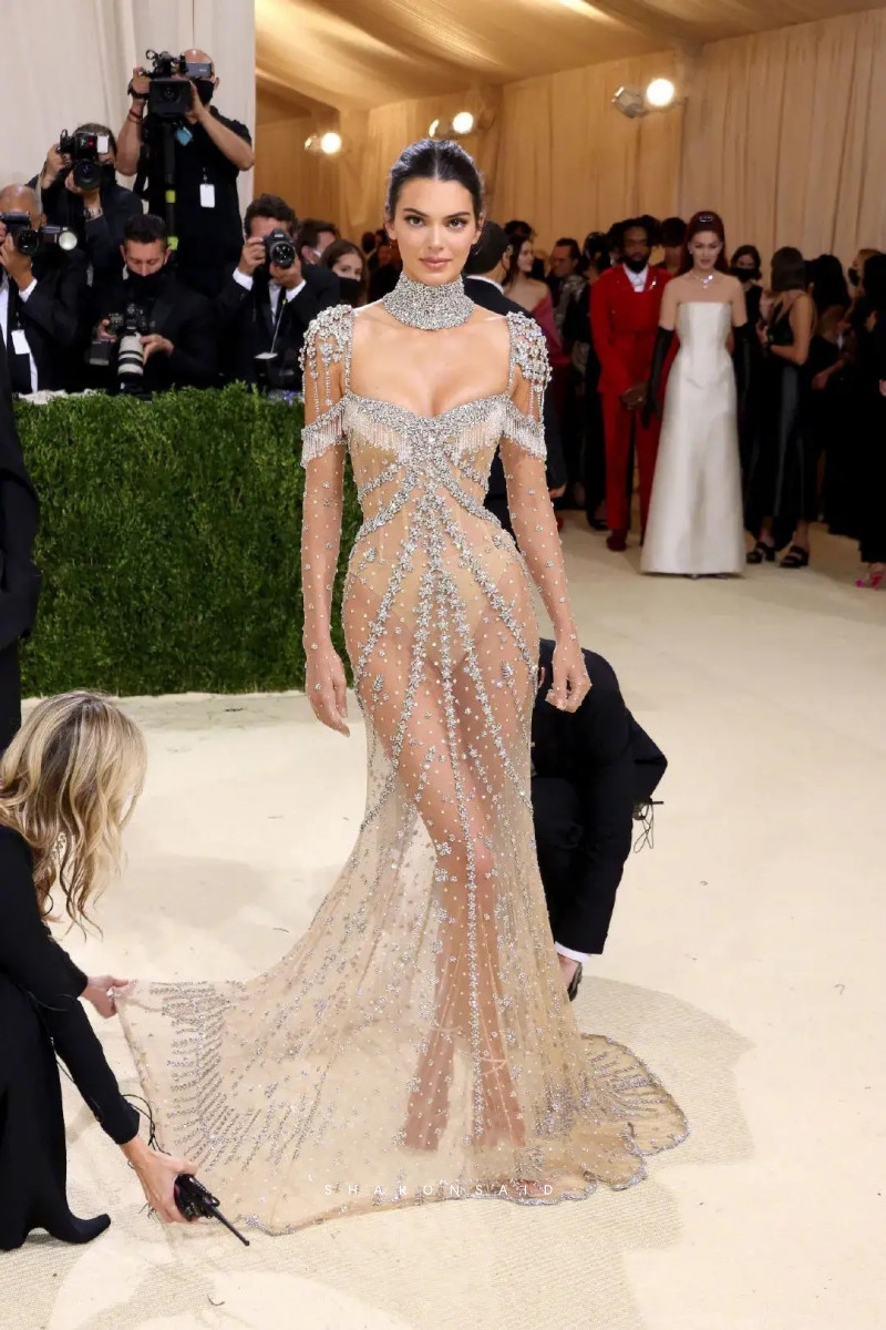 MetGala Kendall Jenner Prom Dresses Luxury Crystal Mermaid Sexy long sleeve See Through Black Girls Graduation Party evening Gown
