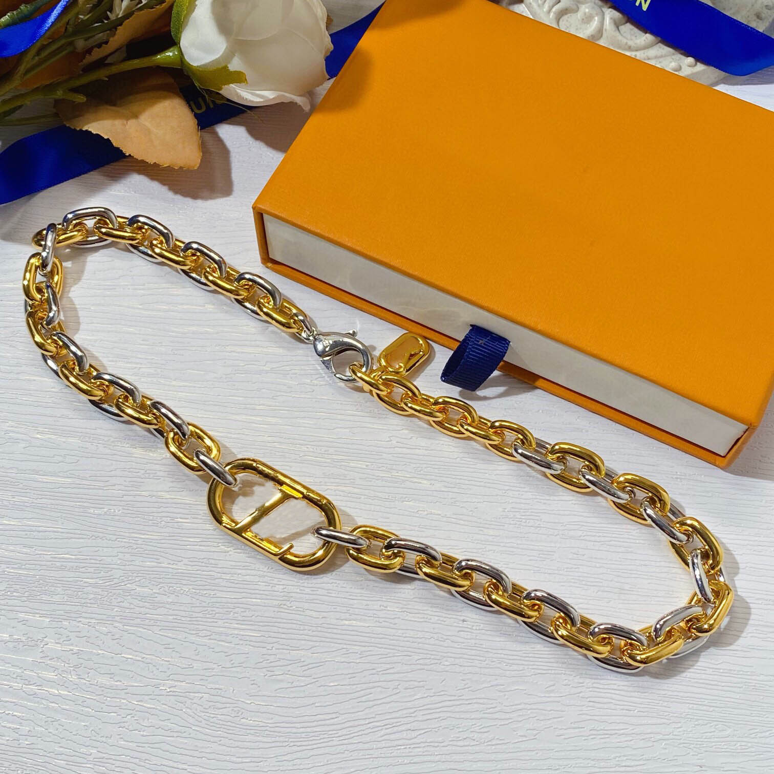 2022 Top quality charm pendant necklace with two colors plated for women wedding jewelry gift have box stamp choker PS7557
2022 Top quality charm pendant necklace with two colors plated for women wedding jewelry gift have box stamp choker PS7557