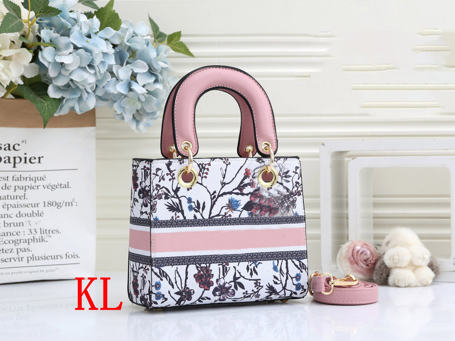 2021 Hot New fashionable luxurys shoulder bag for women top quality leather designers camera bags size 25*16*6
2021 Hot New fashionable luxurys shoulder bag for women top quality leather designers camera bags size 25*16*6