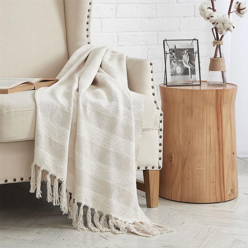 Bohemian tassel throw blanket Beige Plaid for sofa summer nap office air conditioner blanket home decoration
Bohemian tassel throw blanket Beige Plaid for sofa summer nap office air conditioner blanket home decoration