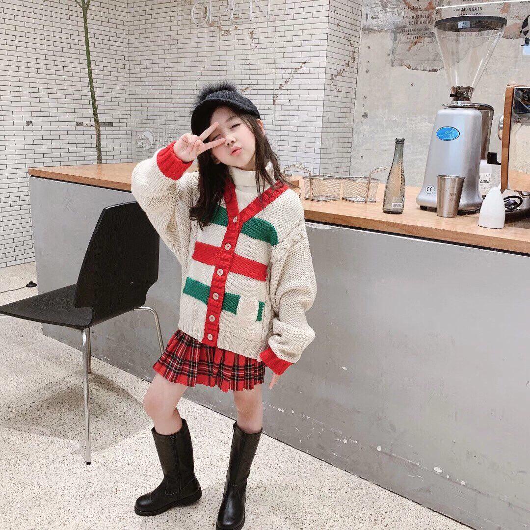 New Ruffle V-shaped girl bat sleeve sweater autumn winter girls cardigan sweater hollow knitted children's coat, Blue
New Ruffle V-shaped girl bat sleeve sweater autumn winter girls cardigan sweater hollow knitted children's coat, Blue