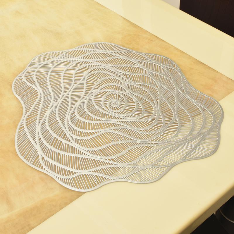 1 PCS Rose Hollow Out Anti-skid And Heat-insulation PVC Placemat For Dining Table Non-slip Table Mat Kitchen Accessories
1 PCS Rose Hollow Out Anti-skid And Heat-insulation PVC Placemat For Dining Table Non-slip Table Mat Kitchen Accessories