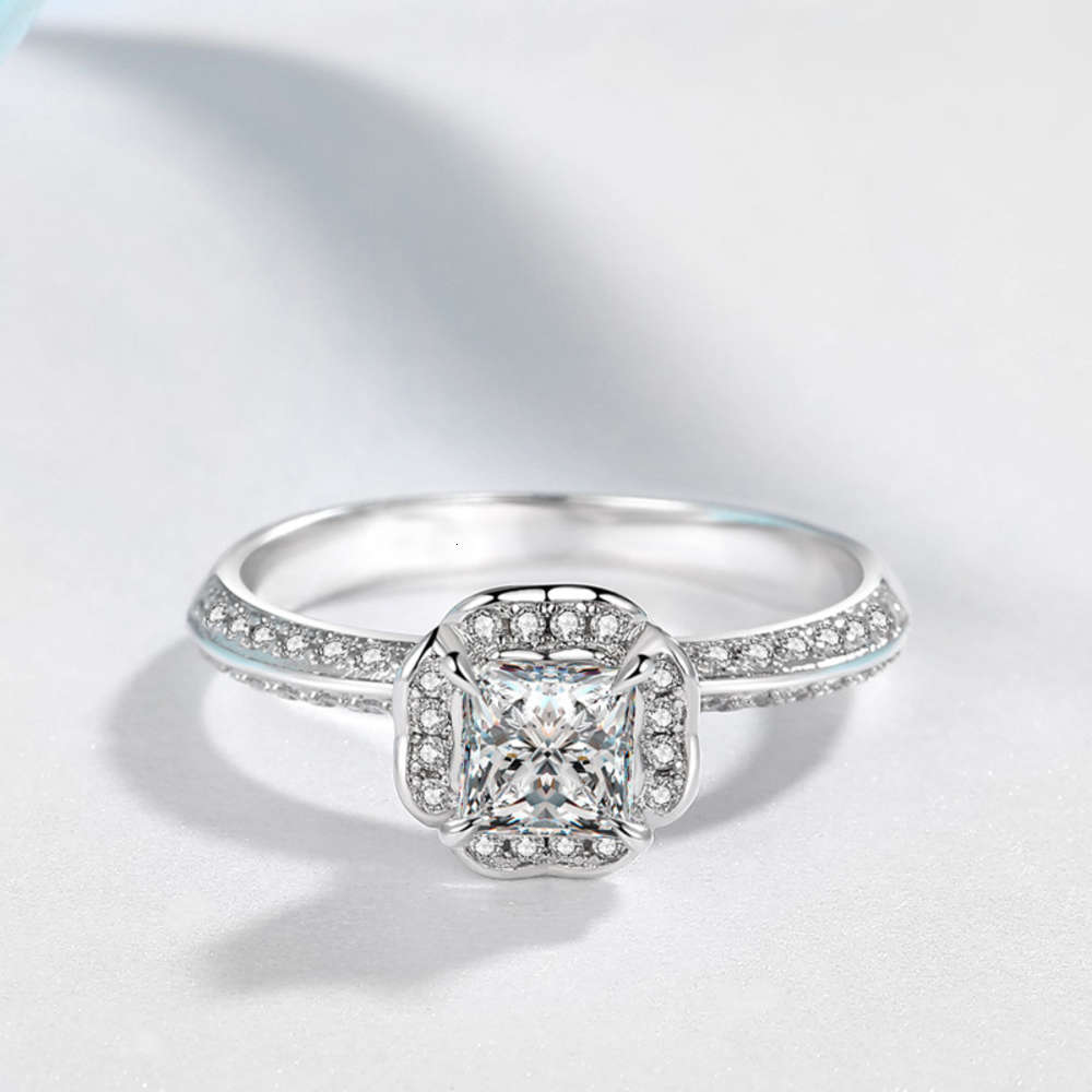 Luxurys Designers Fashion Jz262 heart shaped bouquet 80 point imitation square diamond ring flower ring rose gold female diamond ring
Luxurys Designers Fashion Jz262 heart shaped bouquet 80 point imitation square diamond ring flower ring rose gold female diamond ring