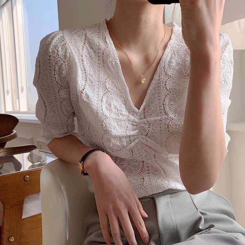 2021 New Korean clothes plus size solid female blouse summer of women with on and tops hollow lace off slices 51O3, White
2021 New Korean clothes plus size solid female blouse summer of women with on and tops hollow lace off slices 51O3, White