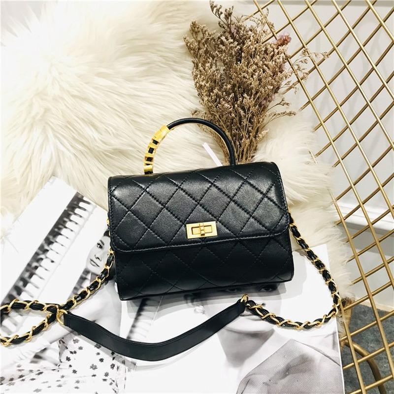 2021 New Cowhide Ladies One-shoulder Diagonal Portable Chain Diamond Check Small Square Bag, Black
2021 New Cowhide Ladies One-shoulder Diagonal Portable Chain Diamond Check Small Square Bag, Black