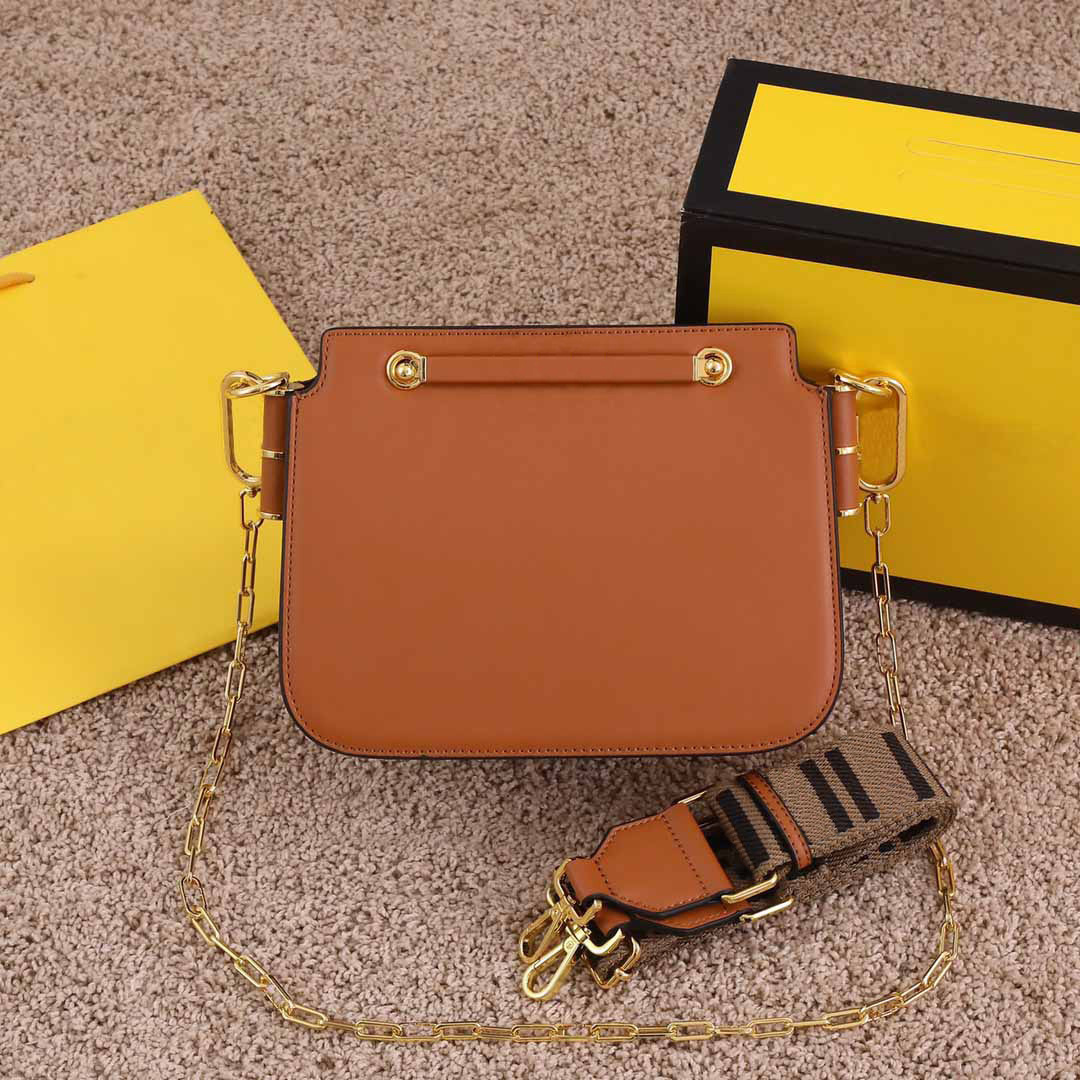 Top Shoulder Bags Cross Body Handbag Top Leather Material Metal Letter Decoration Organ Compartment Assortment Style Design Bag
Top Shoulder Bags Cross Body Handbag Top Leather Material Metal Letter Decoration Organ Compartment Assortment Style Design Bag
