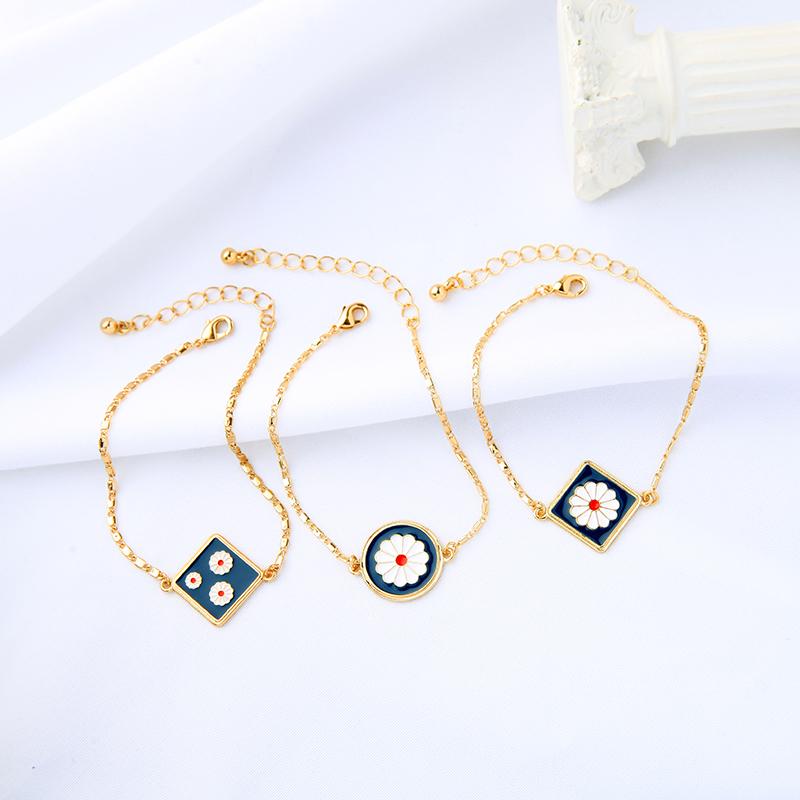 Charm Bracelets BALANBIU Cute Simple Small Square Bracelet For Women Gifts Gold Color Copper Chain Insect Fashion Jewelry
Charm Bracelets BALANBIU Cute Simple Small Square Bracelet For Women Gifts Gold Color Copper Chain Insect Fashion Jewelry