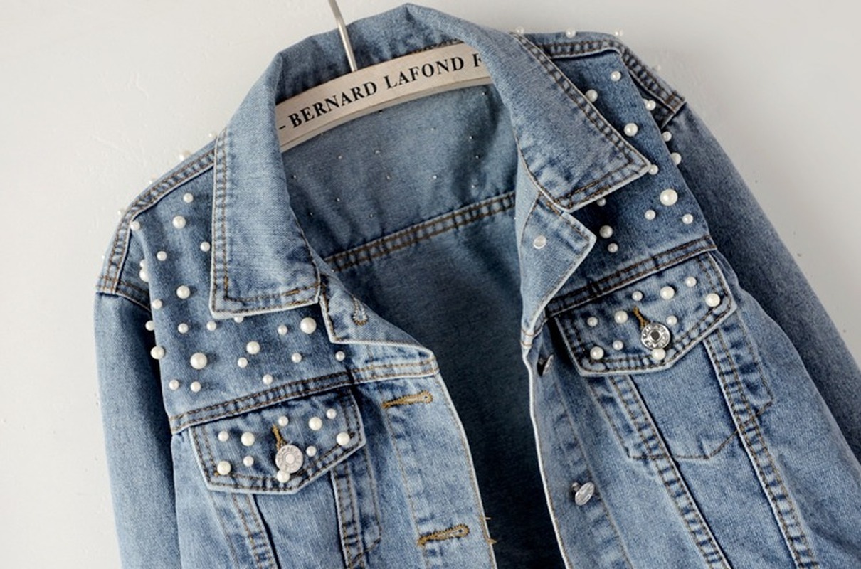 FIONTO Plus Size Pearl Beading Short Denim Jackets Women White Wash Long Sleeve Vintage Casual Jean Jacket Bomber Coat CA2320/5 201015, Blue
FIONTO Plus Size Pearl Beading Short Denim Jackets Women White Wash Long Sleeve Vintage Casual Jean Jacket Bomber Coat CA2320/5 201015, Blue