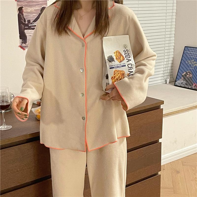 2021 Korean autumn and winter thickened contrast color design sense of leisure home wear pajamas two piece suit, Apricot
2021 Korean autumn and winter thickened contrast color design sense of leisure home wear pajamas two piece suit, Apricot