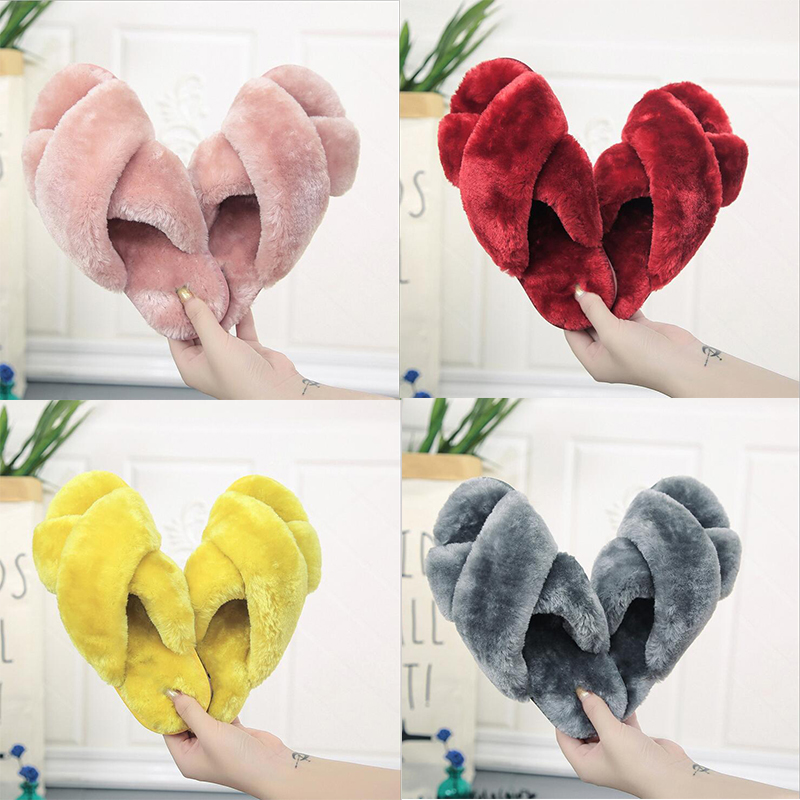 2021 Big Size Women Autumn and winter home outdoor cross fur slippers women drag home cotton slippers Female Fashion in door Shoes, Black
2021 Big Size Women Autumn and winter home outdoor cross fur slippers women drag home cotton slippers Female Fashion in door Shoes, Black