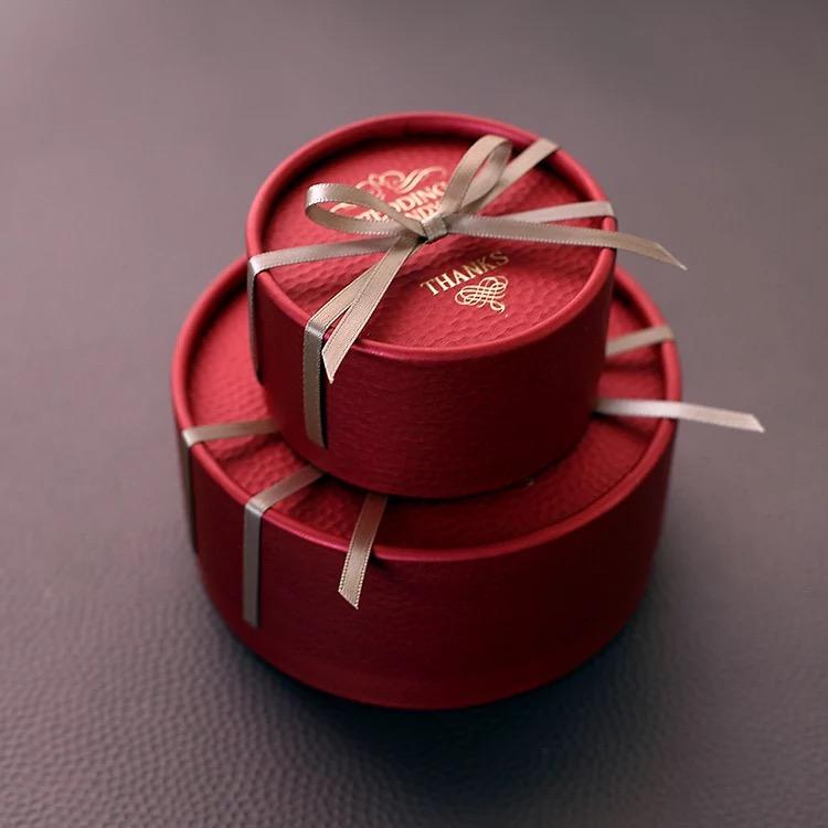 Royal Cylinder Candy Boxes Wedding Party Favors Gift Box Paper Boxes for Packaging Chocolate Gift Bags Wedding Decoration 10pcs
Royal Cylinder Candy Boxes Wedding Party Favors Gift Box Paper Boxes for Packaging Chocolate Gift Bags Wedding Decoration 10pcs