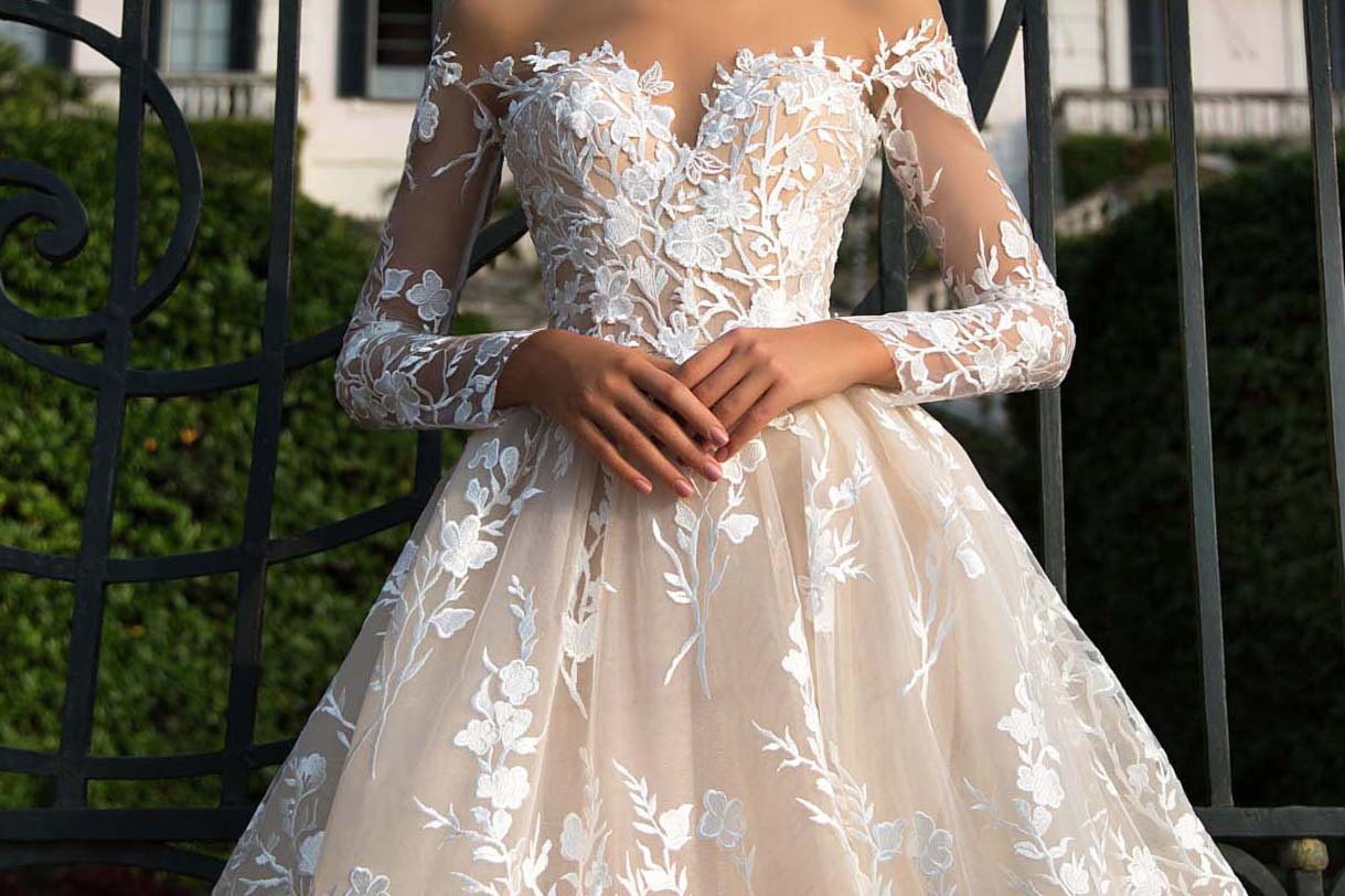 2021 Gorgeous Spring Autumn Floral Lace Wedding Dresses A Line Sexy Backless Illusion Long Sleeves Garden Bridal Gowns Train Bride Dress