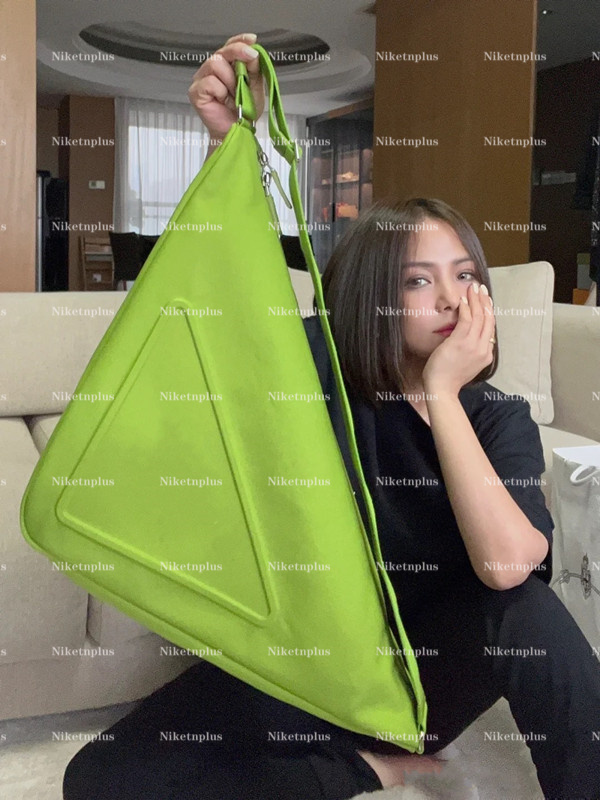 2022SS Milano Green Big Triangle Bags Designer Shoulder Bag Nylon Crossbody Shopping Bag Size 60*32 cm, #1
2022SS Milano Green Big Triangle Bags Designer Shoulder Bag Nylon Crossbody Shopping Bag Size 60*32 cm, #1