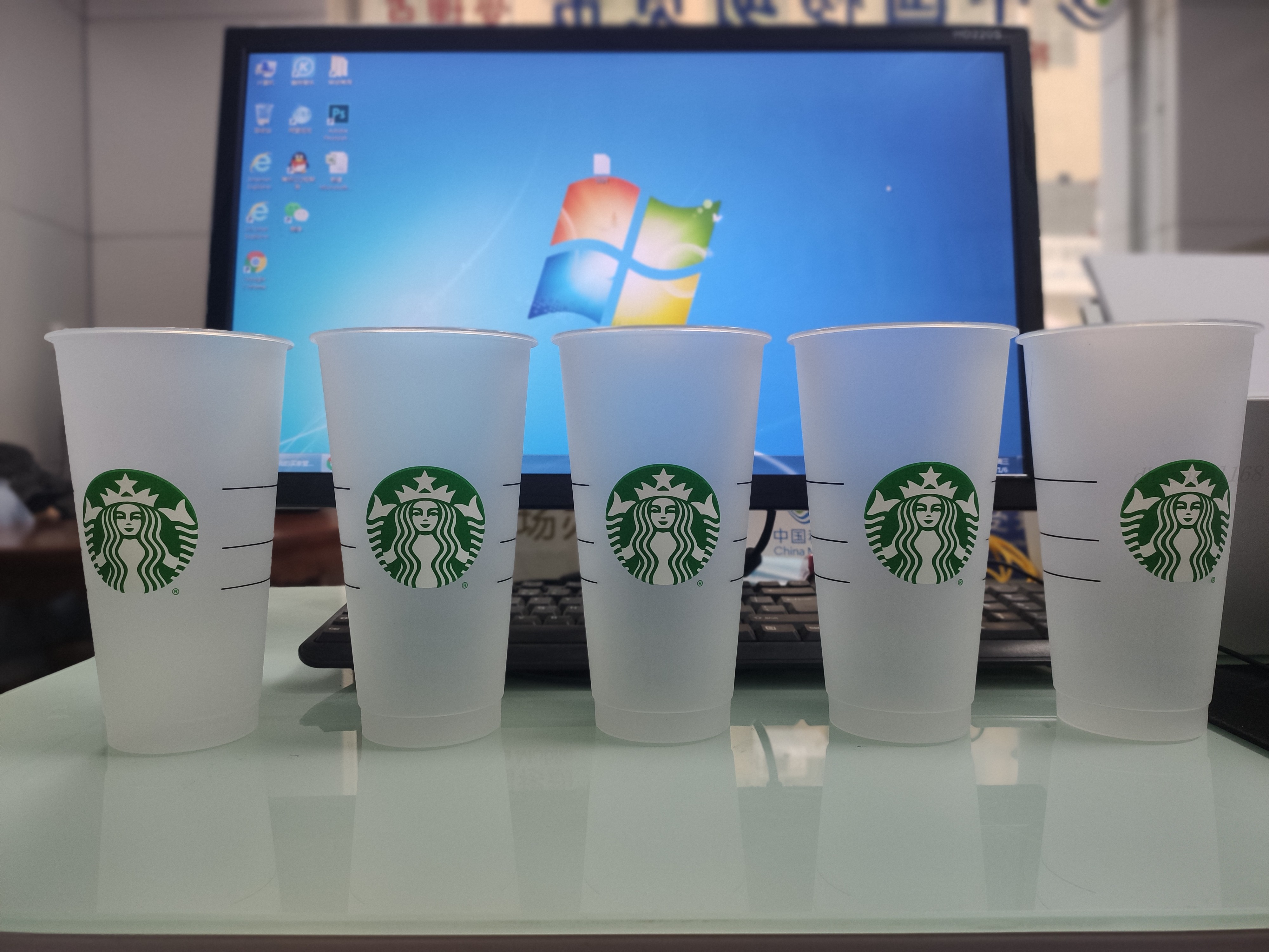 5pcs 24oz Tumblers Plastic Drinking Juice Cup With Lip And Straw Magic Coffee Mug Costom Starbucks plastic Transparent Cup Free shipping, As pics
5pcs 24oz Tumblers Plastic Drinking Juice Cup With Lip And Straw Magic Coffee Mug Costom Starbucks plastic Transparent Cup Free shipping, As pics