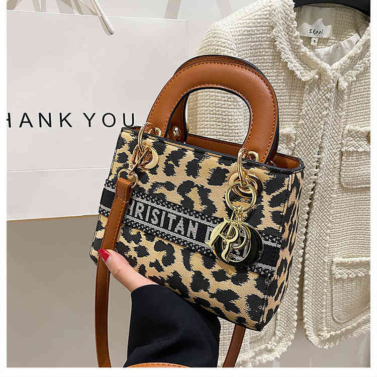 50% OFF designer s Minority light luxury new fashion texture hand large capacity leopard female messenger old flower Diana bagYNS6, Black
50% OFF designer s Minority light luxury new fashion texture hand large capacity leopard female messenger old flower Diana bagYNS6, Black