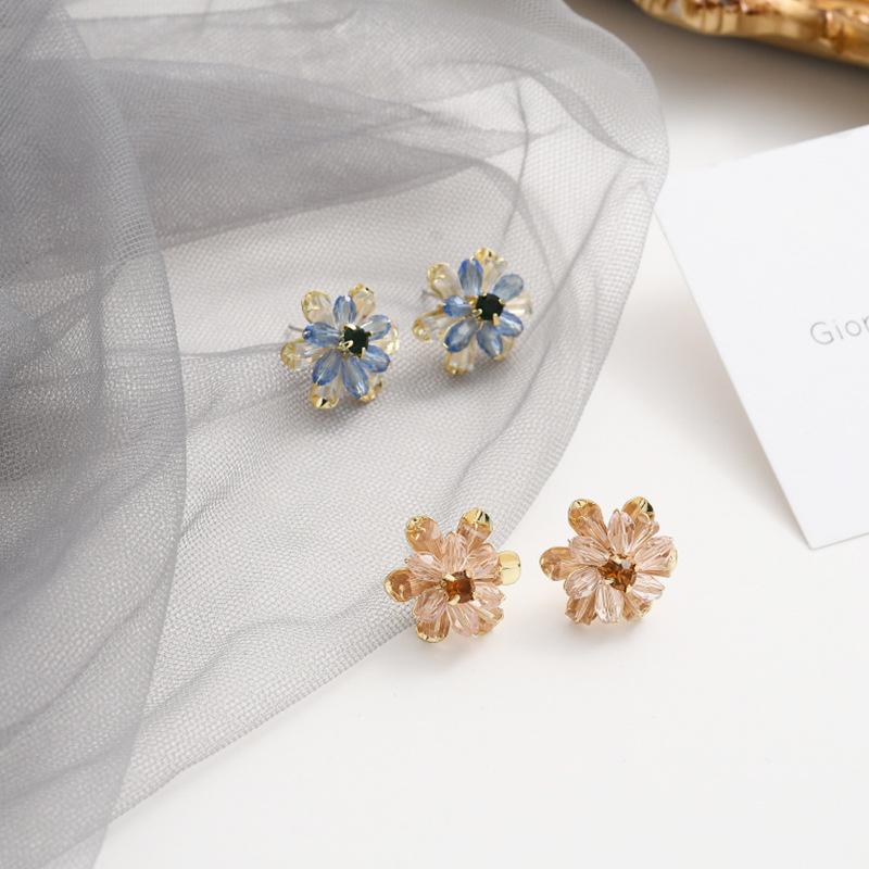 Stud Exquisite Imitation Crystal Camellia Earrings Temperament Transparent Petals Anniversary Women Earring Prom Party Jewelry
Stud Exquisite Imitation Crystal Camellia Earrings Temperament Transparent Petals Anniversary Women Earring Prom Party Jewelry