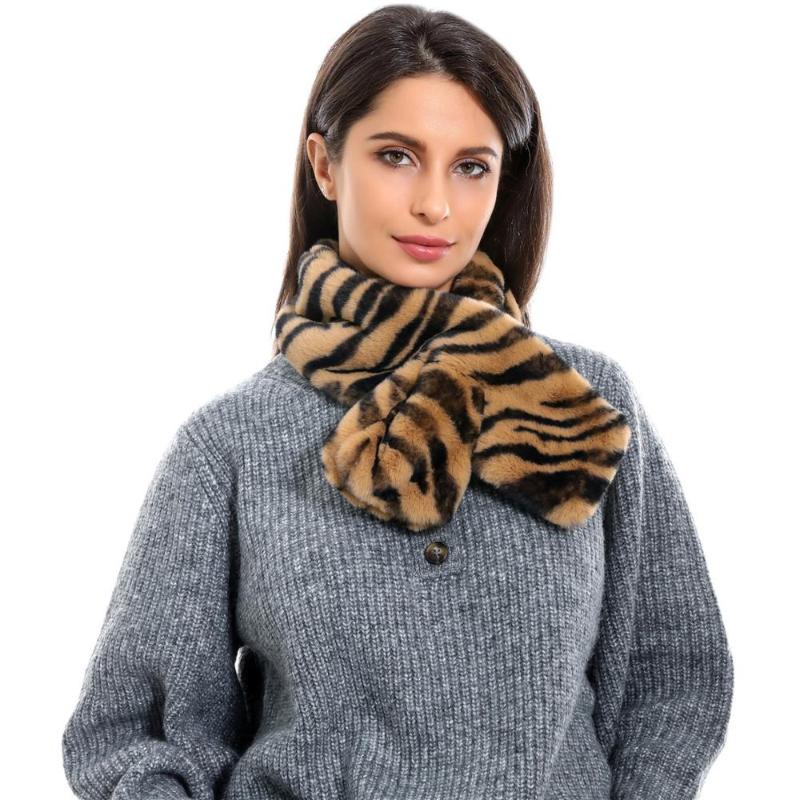 2020 Fashion Ladies Tiger Printing Faux Fur Scarf Brown Color Winter Warm Women Collar Neckerchief Drop Shipping 80x10cm
2020 Fashion Ladies Tiger Printing Faux Fur Scarf Brown Color Winter Warm Women Collar Neckerchief Drop Shipping 80x10cm