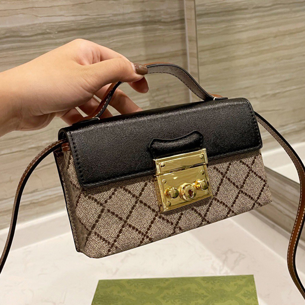 Cosmetic bag Shoulder Bags CrossBody 2022 luxurys designers letter Fashion Womens Handbags Letter Handbag ladies Chains Cross Body Clutch High Quality Totes Purse, No bags
Cosmetic bag Shoulder Bags CrossBody 2022 luxurys designers letter Fashion Womens Handbags Letter Handbag ladies Chains Cross Body Clutch High Quality Totes Purse, No bags