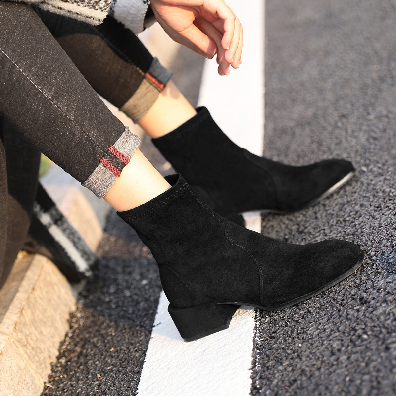 2021 New De Outono e Inverno Martin Botas Femininas Nova Cabea Quadrada Assassino Sapatinho Tamanho Grande Das Mulheres Ixoi, Black with zipper
2021 New De Outono e Inverno Martin Botas Femininas Nova Cabea Quadrada Assassino Sapatinho Tamanho Grande Das Mulheres Ixoi, Black with zipper