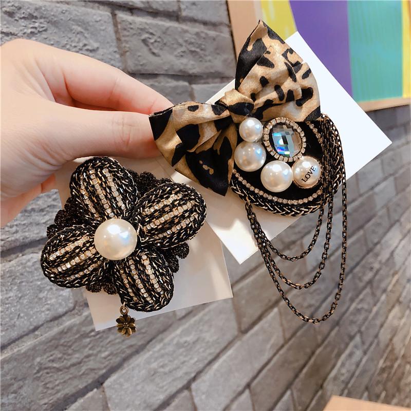 Vintage New Woman Suits Brooches Big Flower Leopard Print Bowknot Link Tassel Brooches Pin Fashion Accessories Trendy Jewelry
Vintage New Woman Suits Brooches Big Flower Leopard Print Bowknot Link Tassel Brooches Pin Fashion Accessories Trendy Jewelry