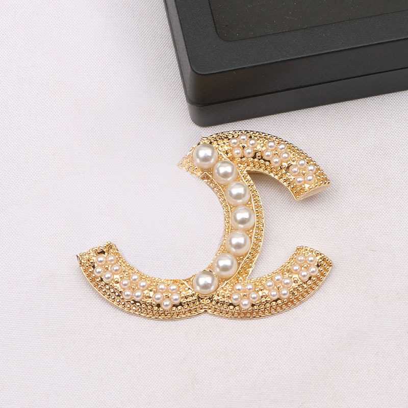 wholesale Luxury Women Men Designer Letter Brooches Inlay Crystal Rhinestone Jewelry Brooch Tassels Pearl Pin Marry Christmas Party Gift Accessorie от DHgate WW