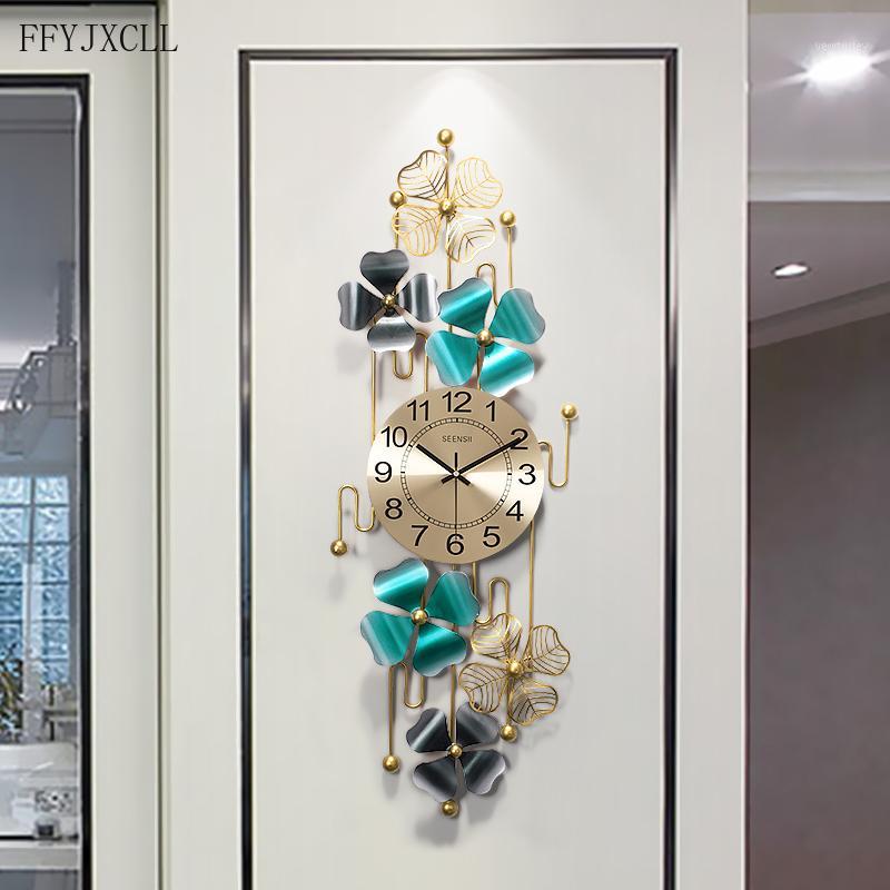 Modern Style Fashion Clover of Four Leaves Pocket Watch Living Room Atmosphere Household Watch Iron Hanging Clock Metal decor1
Modern Style Fashion Clover of Four Leaves Pocket Watch Living Room Atmosphere Household Watch Iron Hanging Clock Metal decor1