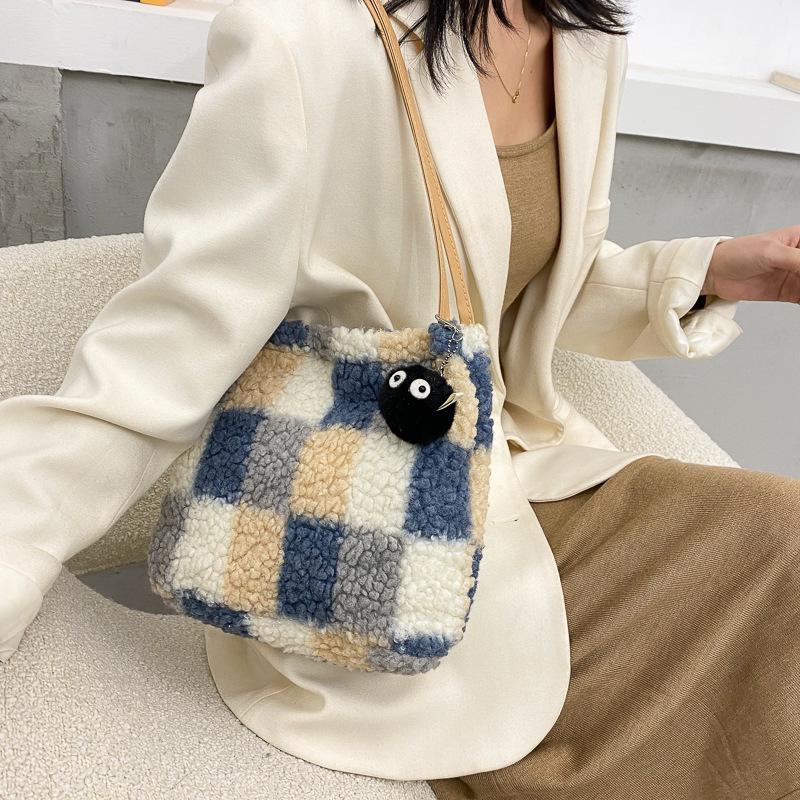 Winter New 2020 Hit Color Plaid Shoulder Bag High Capacity Women Imitation Lamb Wool Fashion Large Pocket D739, Blue
Winter New 2020 Hit Color Plaid Shoulder Bag High Capacity Women Imitation Lamb Wool Fashion Large Pocket D739, Blue