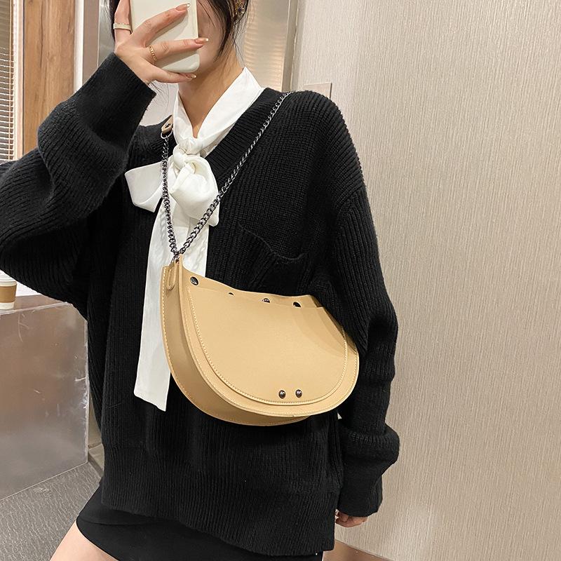 Solid Fashion Bag For Women 2020 Trend Small Shoulder Bag Crossbody Handbags Ladies Purse Female Rivet decoration, Black
Solid Fashion Bag For Women 2020 Trend Small Shoulder Bag Crossbody Handbags Ladies Purse Female Rivet decoration, Black