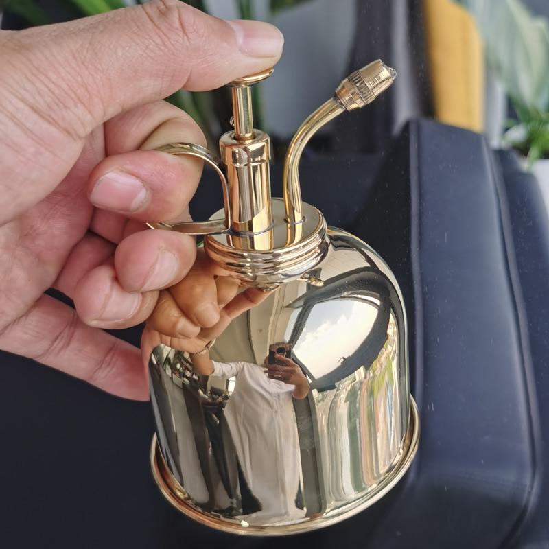 Brass Watering Bottle Nordic Style Vintage Water Succulent Plants Golden Gardening Spraying Bottle Watering Pot Garden Tool, 01
Brass Watering Bottle Nordic Style Vintage Water Succulent Plants Golden Gardening Spraying Bottle Watering Pot Garden Tool, 01
