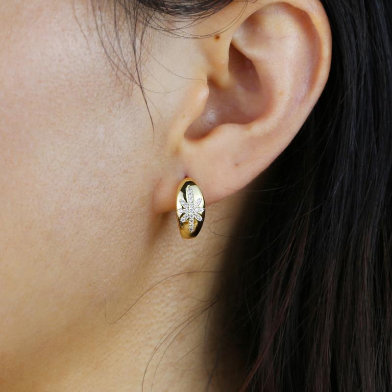 Exquisite Elegant Simulated engraved Flower Hoop Earrings Charm Plated Gold Metal Earings for Women Bijoux Femme wedding jewelry
Exquisite Elegant Simulated engraved Flower Hoop Earrings Charm Plated Gold Metal Earings for Women Bijoux Femme wedding jewelry
