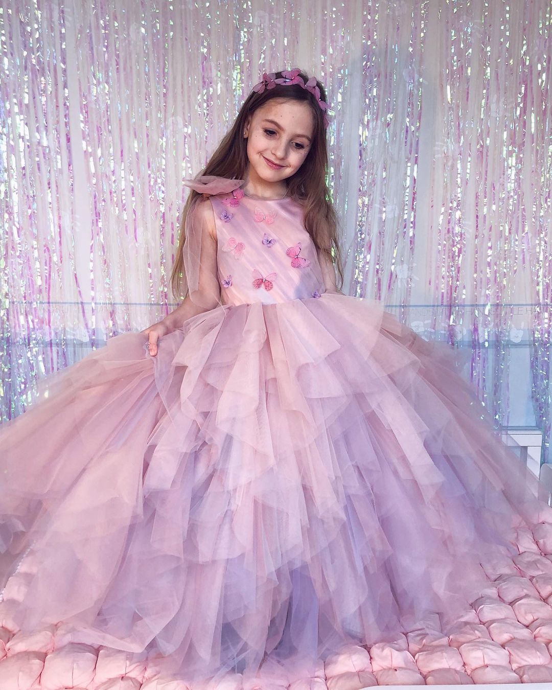 2020 Pink Cheap Flower Girl Dresses Ball Gown Tiers Little Girl Wedding Dresses Cheap Communion Pageant Dresses Gowns ZJ356
