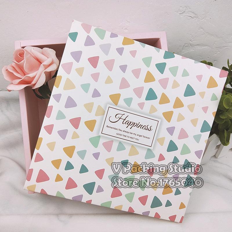 20*20*6.5cm Dot pattern gift box. Mooncake Candy biscuit box,Party Wedding Favors giveaway toy Gift Boxes 50pcs/lot
20*20*6.5cm Dot pattern gift box. Mooncake Candy biscuit box,Party Wedding Favors giveaway toy Gift Boxes 50pcs/lot