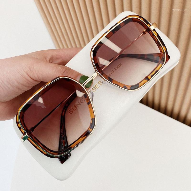 QPeClou 2020 New Vintage Metal Square Sunglasses Women Fashion Big Frame Sun Glasses Female Gradient Color Shades1
QPeClou 2020 New Vintage Metal Square Sunglasses Women Fashion Big Frame Sun Glasses Female Gradient Color Shades1