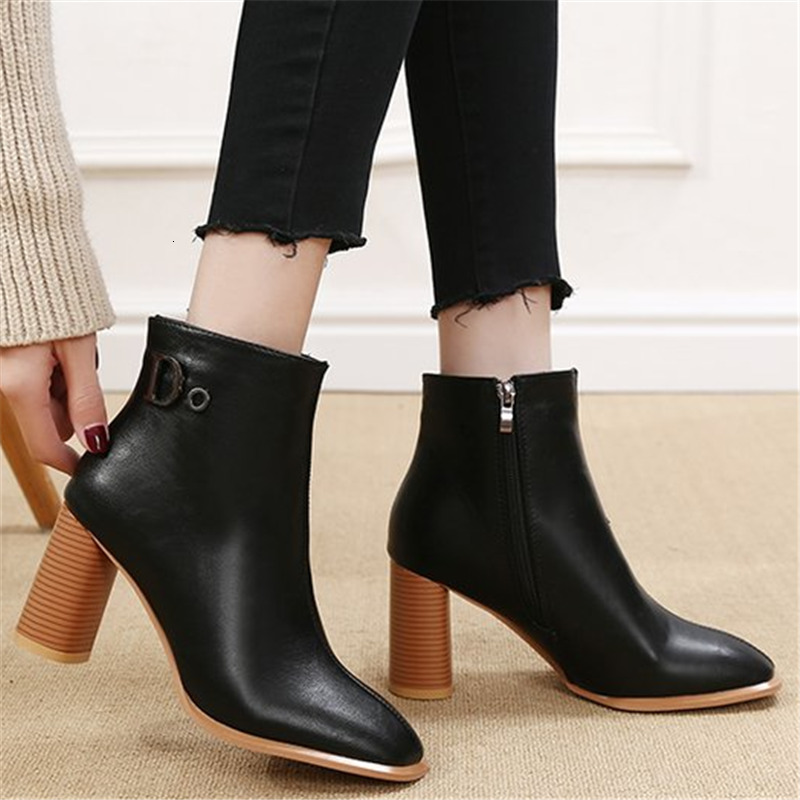 2021 New Fall Winter Women High-quality Leather Pointed Zip to Skid Wear Comfortable Warm Woman Boots PG6V, Black
2021 New Fall Winter Women High-quality Leather Pointed Zip to Skid Wear Comfortable Warm Woman Boots PG6V, Black