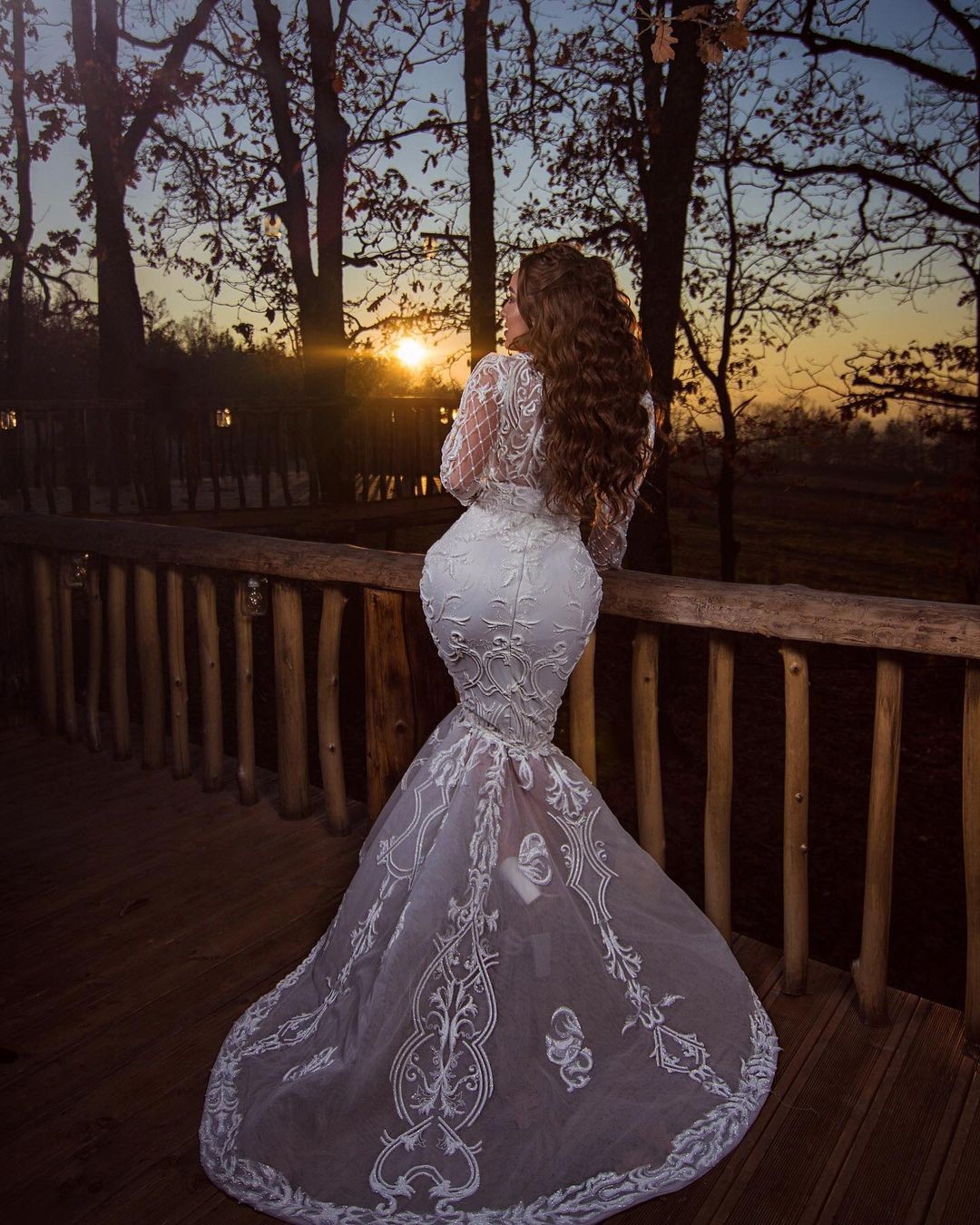 Lace White Mermaid Wedding Dresses Beaded Deep V Neck Appliqued Long Sleeves Bridal Gowns Sweep Train Robe De Marie