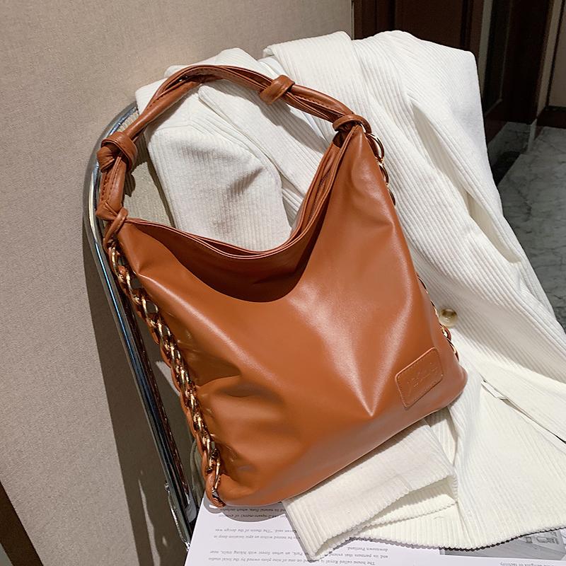 Original Design Retro Large-capacity Handbags New Fashion Messenger Bag Wild Western Shoulder Bucket Bag Chain Underarm, Black
Original Design Retro Large-capacity Handbags New Fashion Messenger Bag Wild Western Shoulder Bucket Bag Chain Underarm, Black