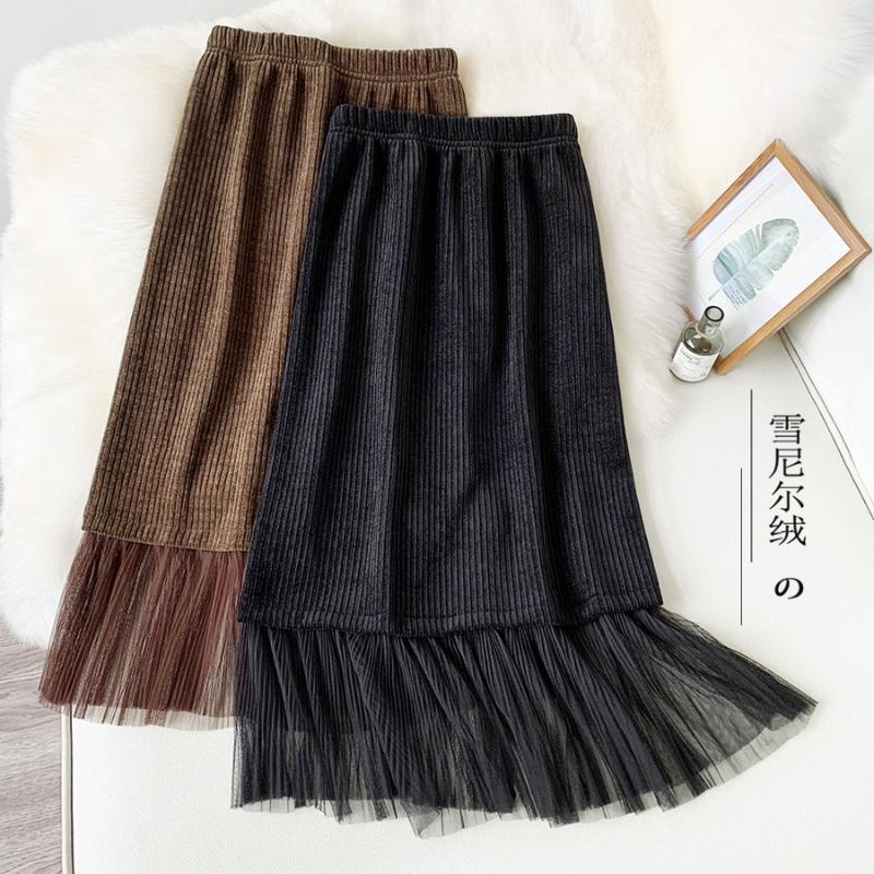 Mid-length and mesh back slit Winter thick chenille skirt casual straight skirt corduroy hip, Black
Mid-length and mesh back slit Winter thick chenille skirt casual straight skirt corduroy hip, Black