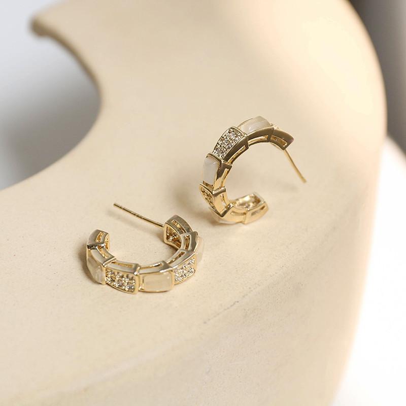 Hoop & Huggie Korean Shiny Crystal Shell C Shape Earrings For Women Femme Retro Gold Color Metal Circle 2022 Statement Jewelry, Golden;silver
Hoop & Huggie Korean Shiny Crystal Shell C Shape Earrings For Women Femme Retro Gold Color Metal Circle 2022 Statement Jewelry, Golden;silver