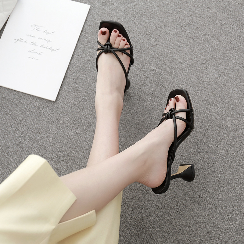 2021 European and American Mode Summer New All-game Career Leaps Chinese Division Footprint Women's Sandals Y980, Black
2021 European and American Mode Summer New All-game Career Leaps Chinese Division Footprint Women's Sandals Y980, Black