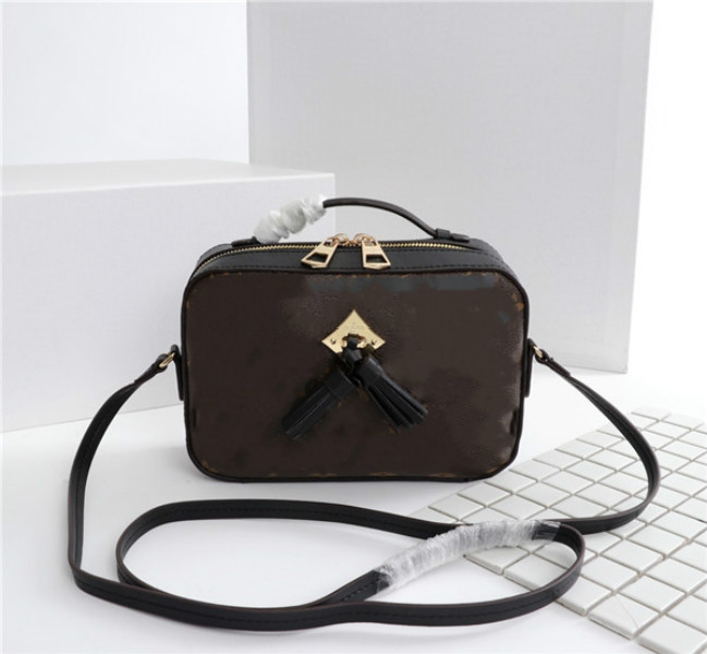 M43557 Leather Women Bag Messenger shoulder cross body cosmetic case purse with serial number free ship, Red
M43557 Leather Women Bag Messenger shoulder cross body cosmetic case purse with serial number free ship, Red