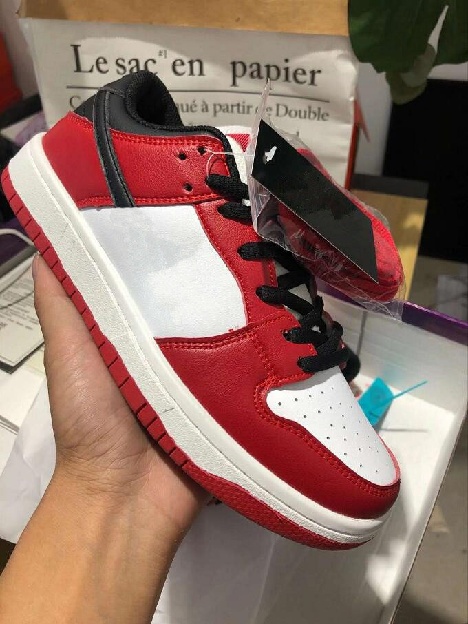 2020 Fashion Men's and Women's SB Sneakers Trainers Red Leather Low Cut Casual Outdoor Dunk Shoes Skateboarding Sports Shoes 36-44
2020 Fashion Men's and Women's SB Sneakers Trainers Red Leather Low Cut Casual Outdoor Dunk Shoes Skateboarding Sports Shoes 36-44