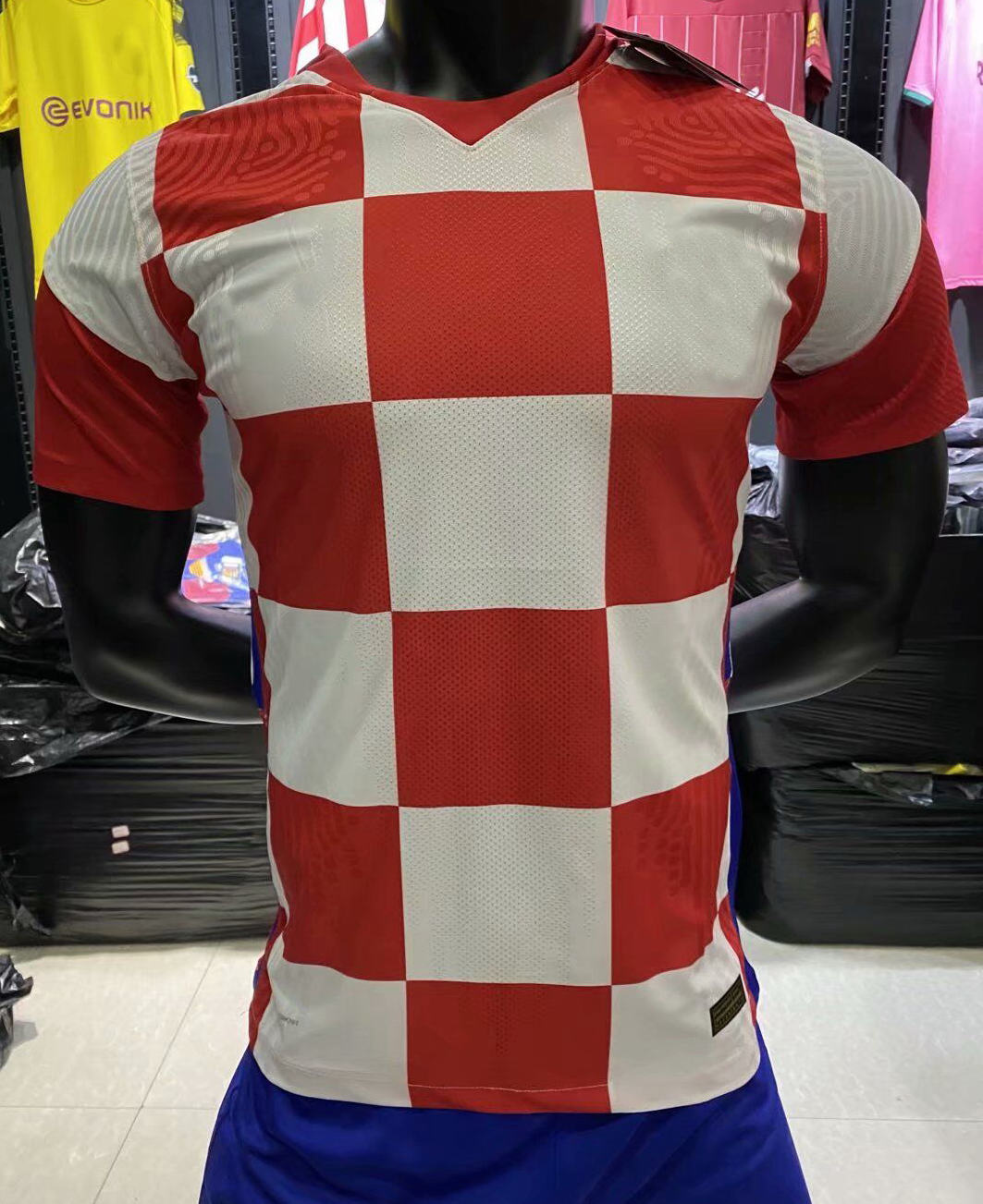 Player version Brozovic soccer jersey national team Colak Kovacic Brekalo MANDZUKIC MODRIC RAKITIC PERISIC 2020 2021 football Player shirt, Black;yellow
Player version Brozovic soccer jersey national team Colak Kovacic Brekalo MANDZUKIC MODRIC RAKITIC PERISIC 2020 2021 football Player shirt, Black;yellow